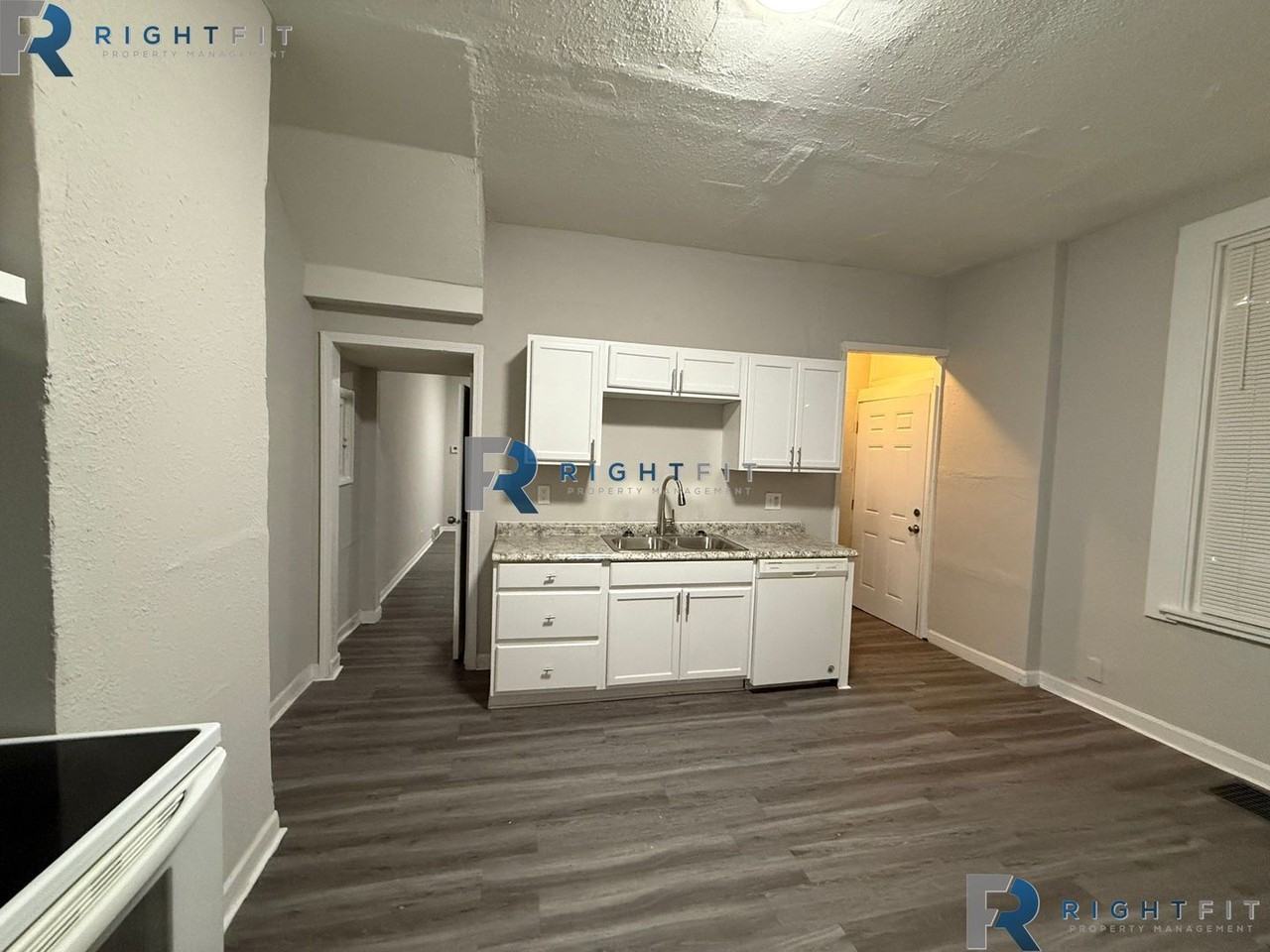 957 Fairbanks Ave - Photo 4 of 16