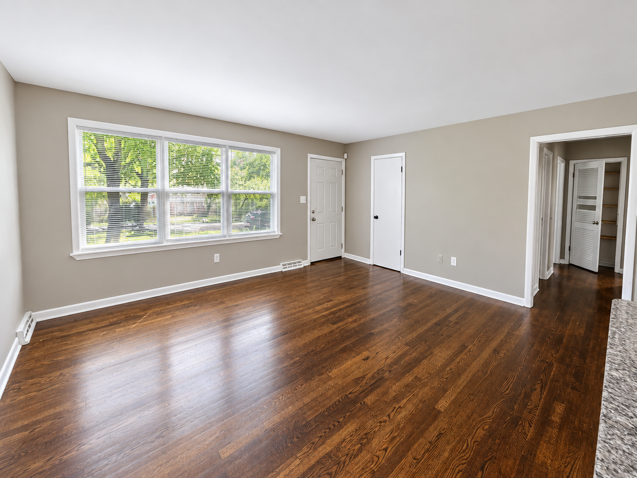 6912 Laurel Ave - Photo 3 of 15