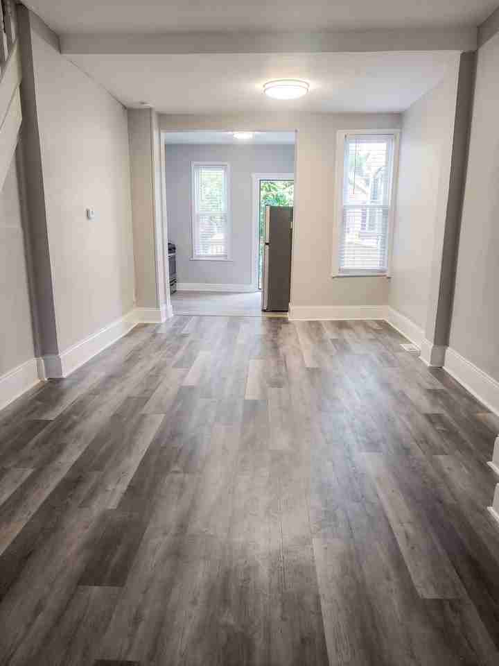5030 Summer St - Photo 4 of 10