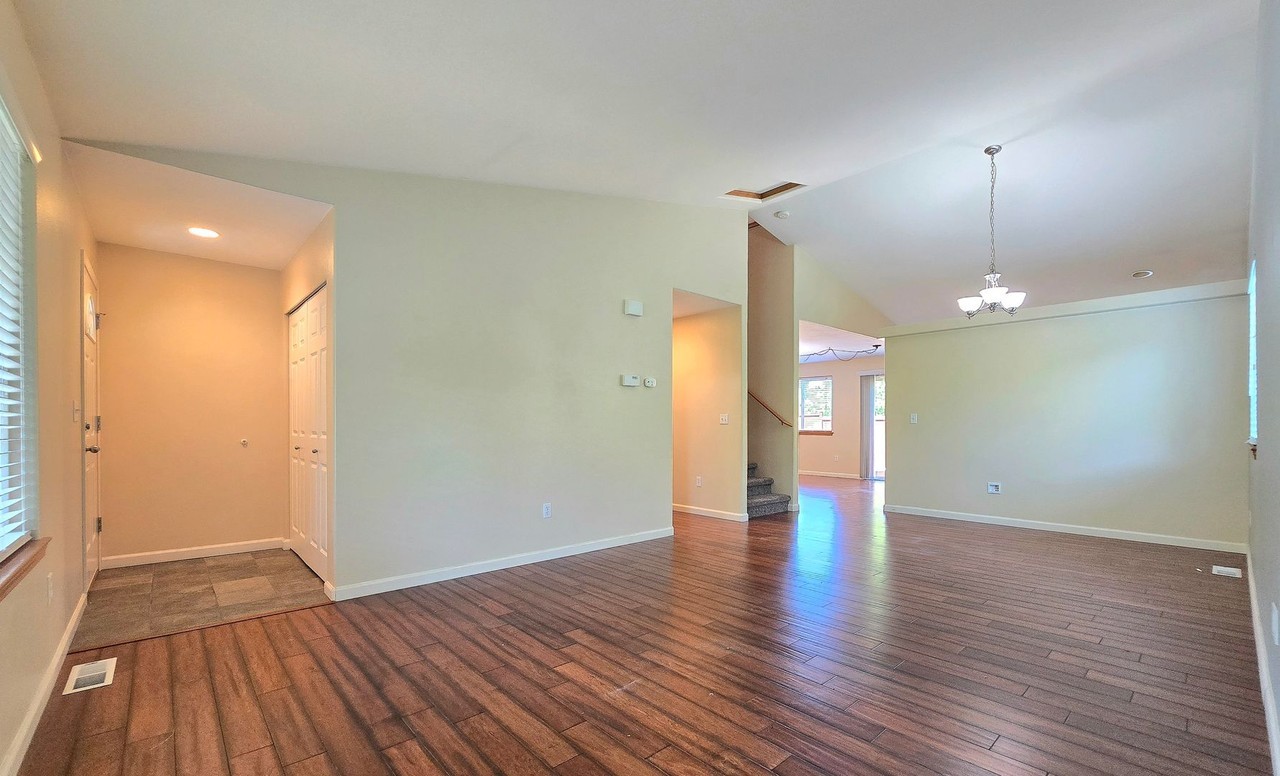 12013 1st Pl Se - Photo 3 of 26