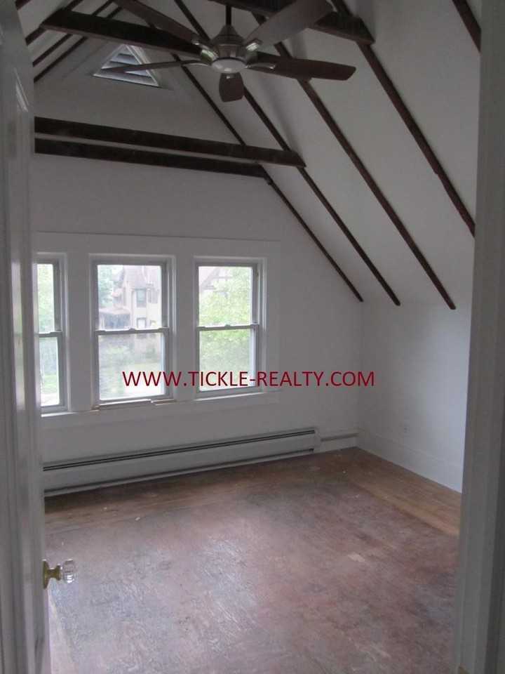 784 University Ave - Photo 6 of 12