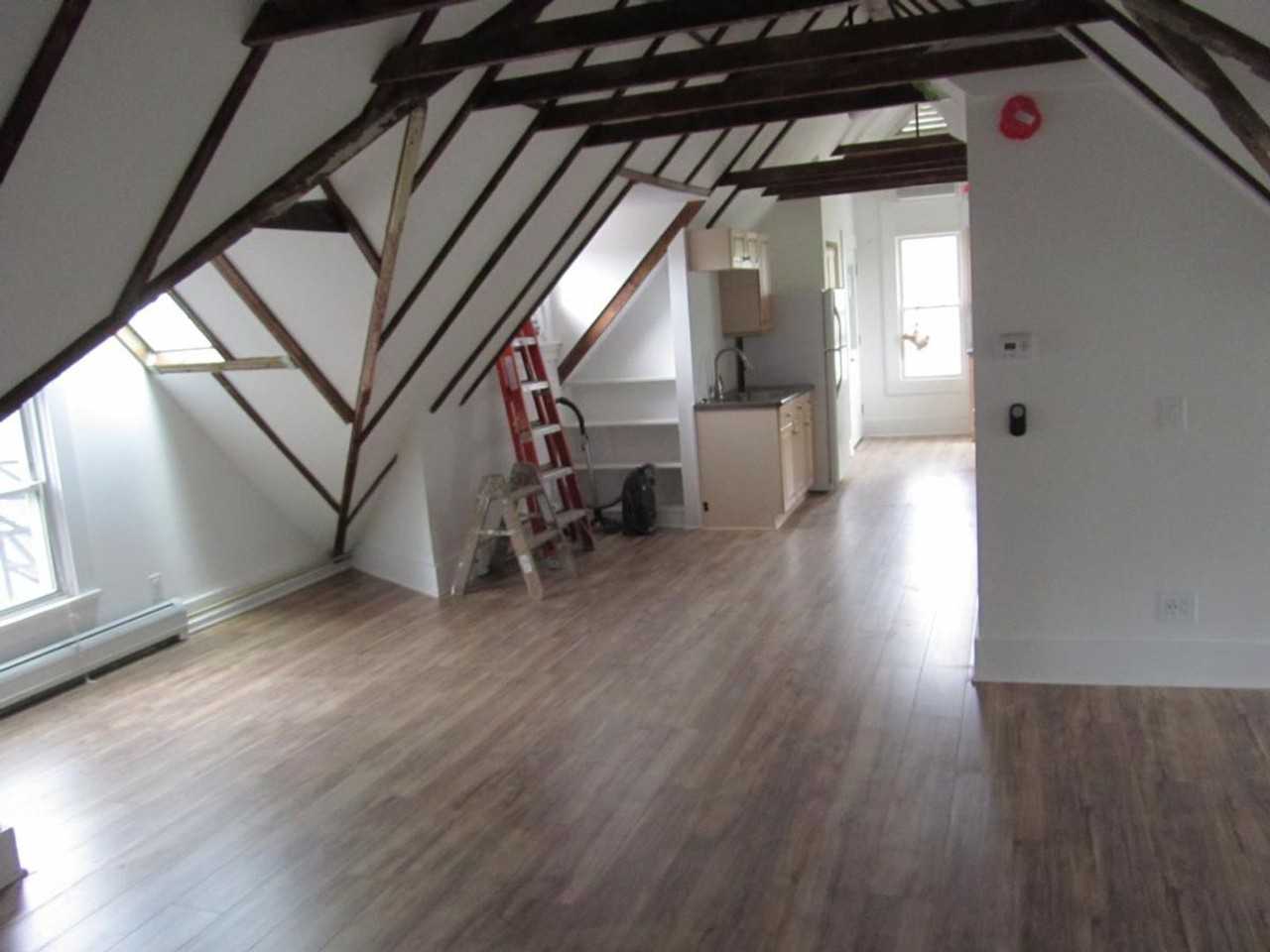784 University Ave - Photo 7 of 12