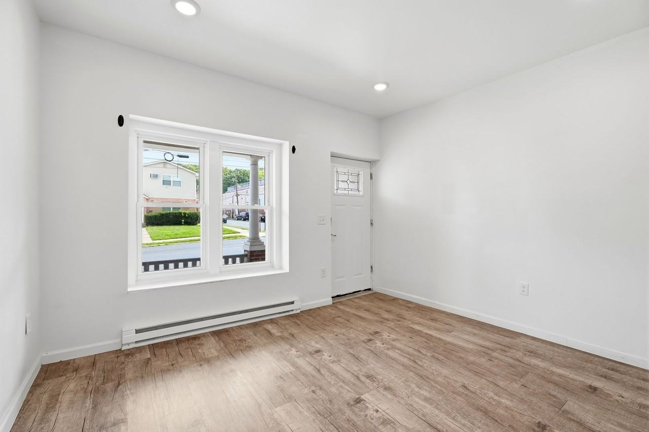 226 S Carlisle St - Photo 3 of 15
