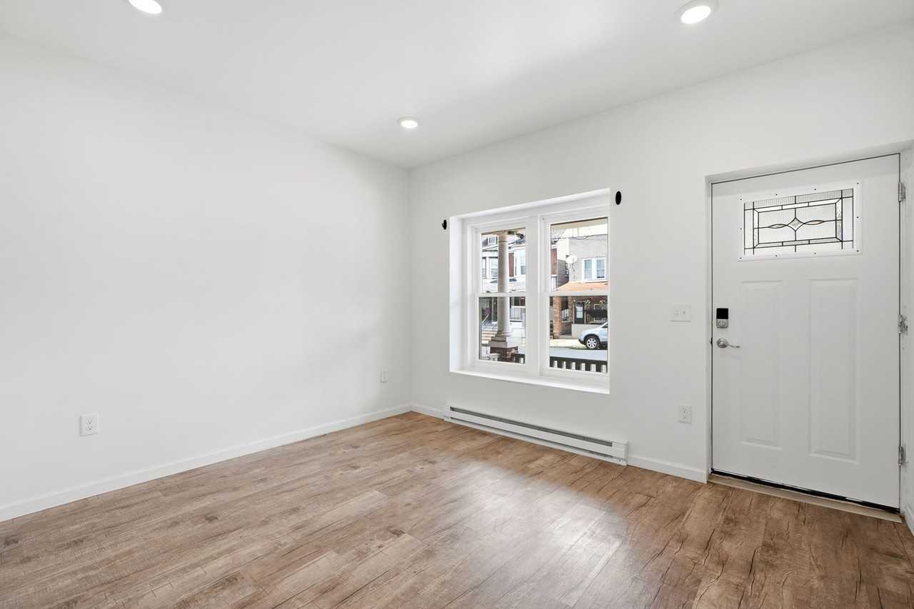 226 S Carlisle St - Photo 4 of 15