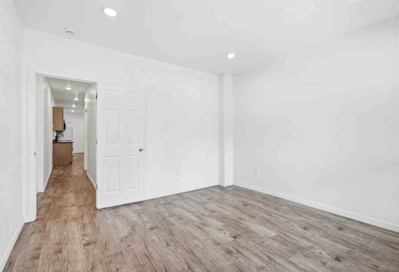 226 S Carlisle St - Photo 5 of 15