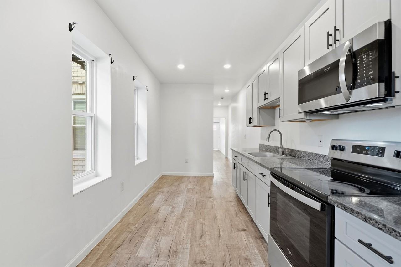 226 S Carlisle St - Photo 6 of 15