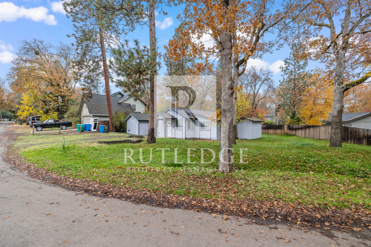 176 Mallory Ln - Photo 2 of 18
