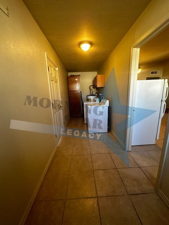 1055 Wofford Dr - Photo 4 of 19