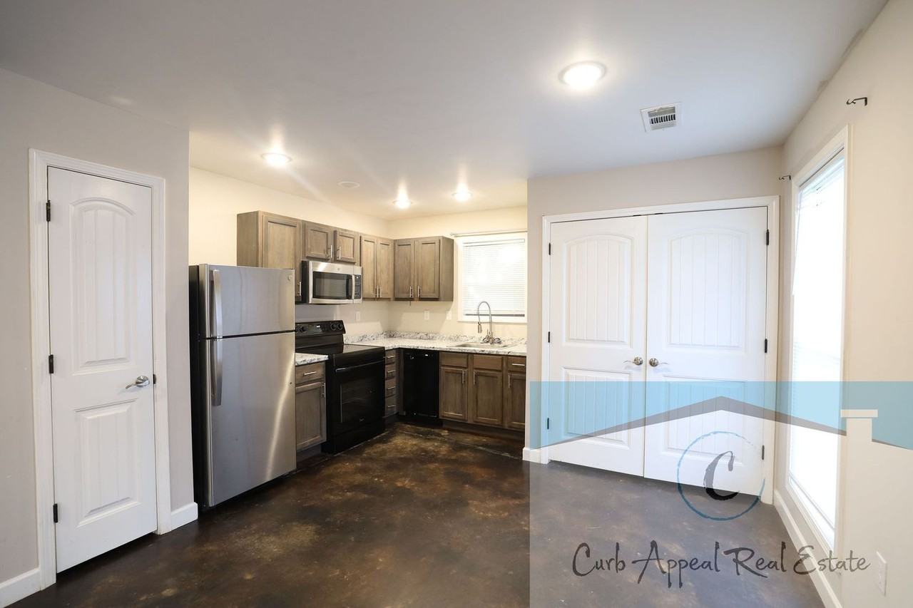 1003 Belt St - Photo 2 of 16