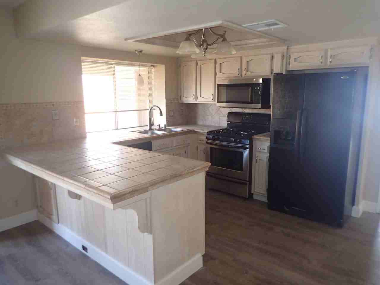 1101 Evelyn Ct - Photo 3 of 19