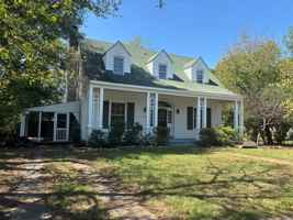 featured image of 204 S 6th St
