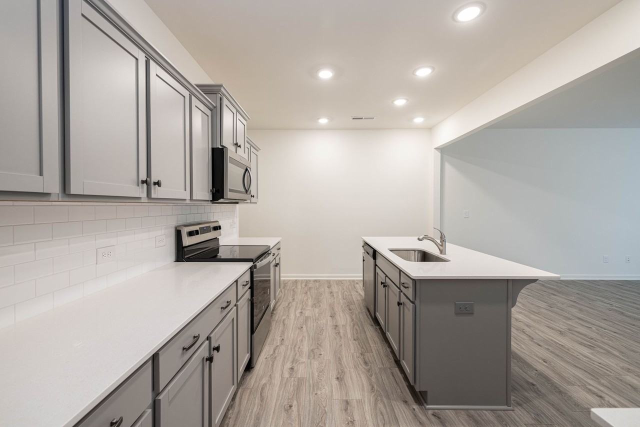 104 Lorcan Ln - Photo 6 of 30