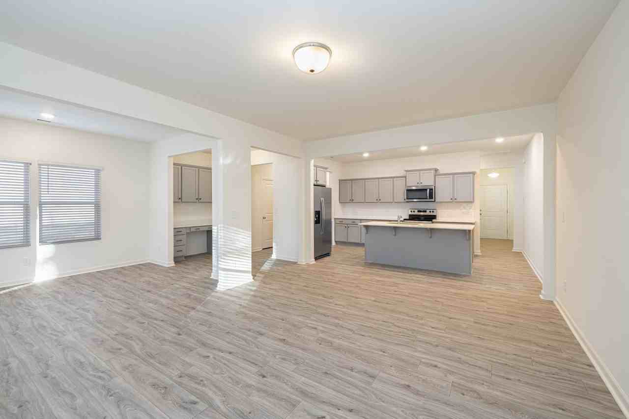 104 Lorcan Ln - Photo 7 of 30