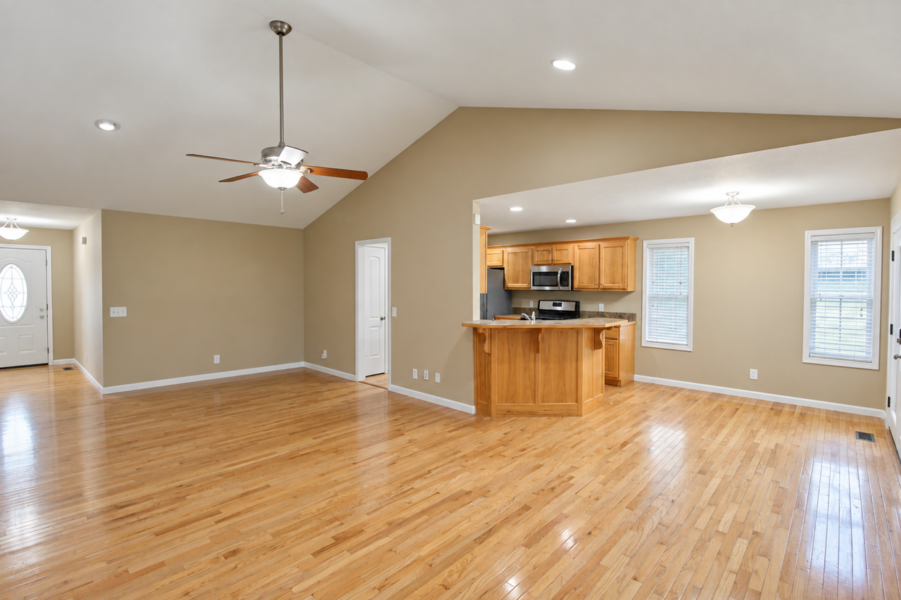 1635 Bobby Nichols Dr - Photo 4 of 32