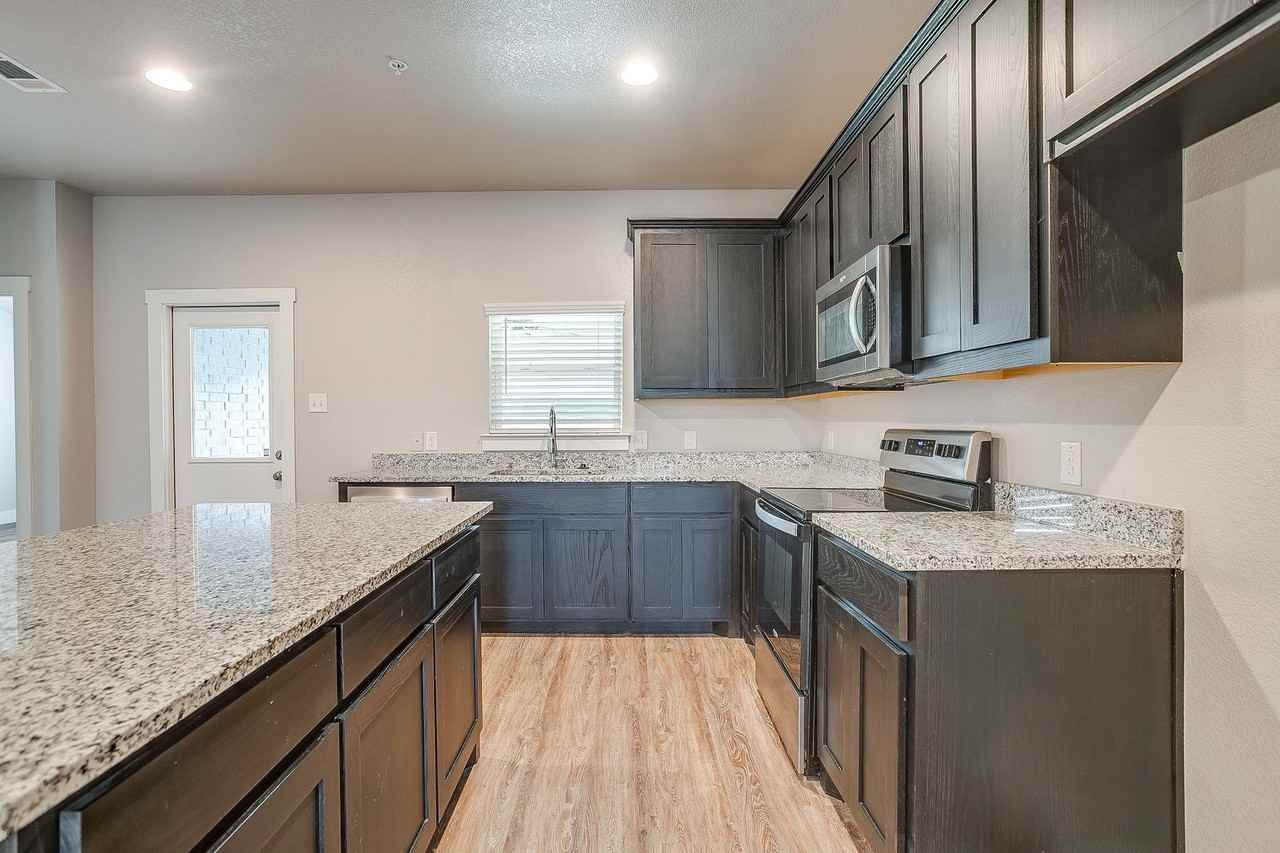396 Hemphill St - Photo 3 of 16