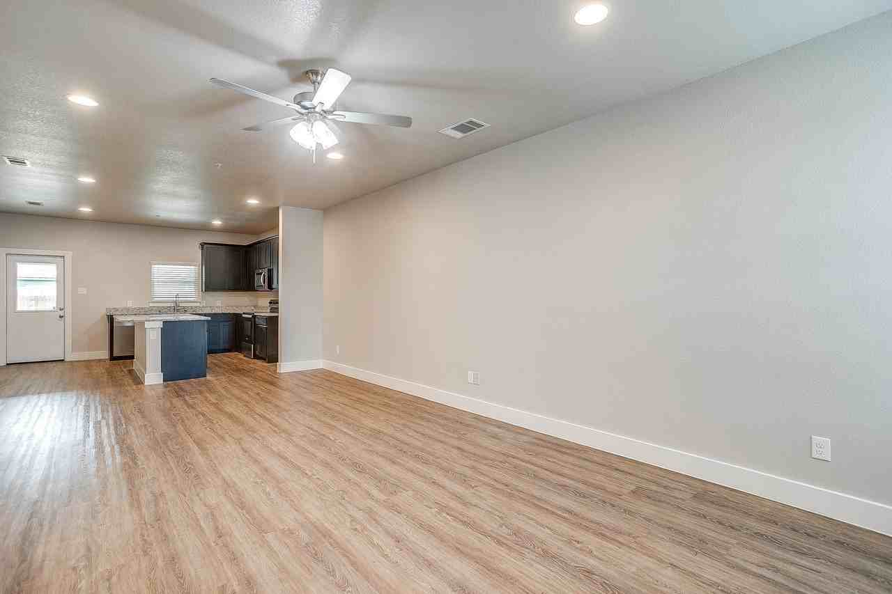 396 Hemphill St - Photo 5 of 16