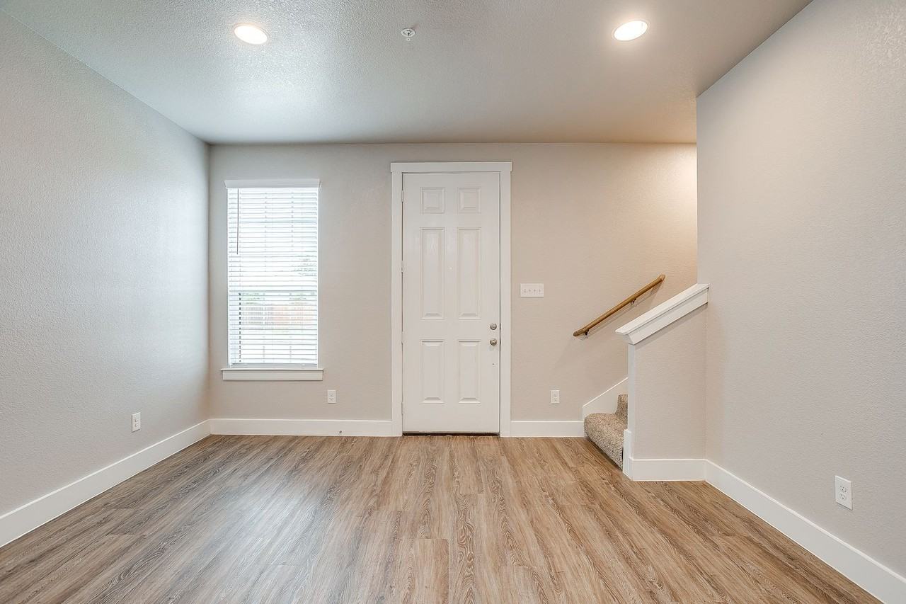 396 Hemphill St - Photo 7 of 16