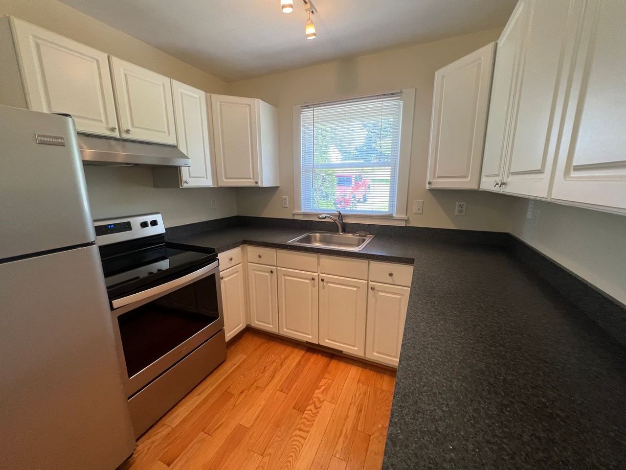 5677 Myrtle St - Photo 2 of 37
