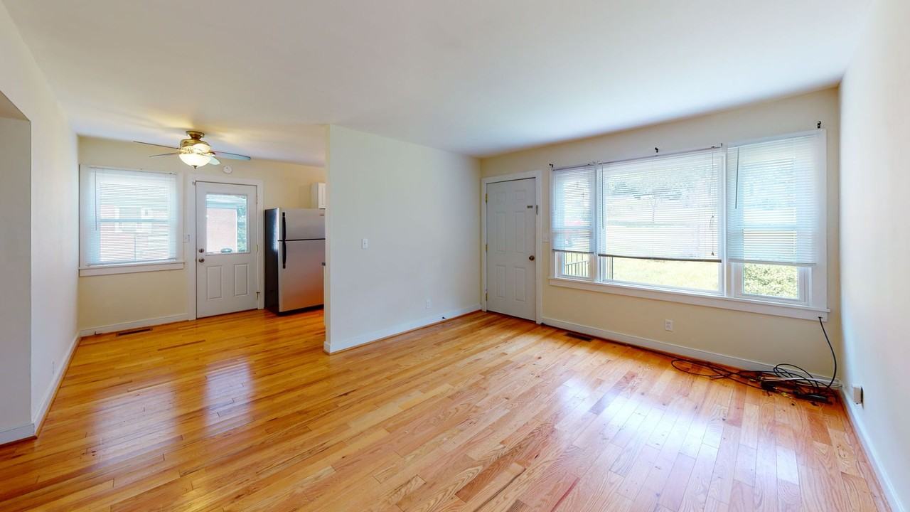 5677 Myrtle St - Photo 3 of 37