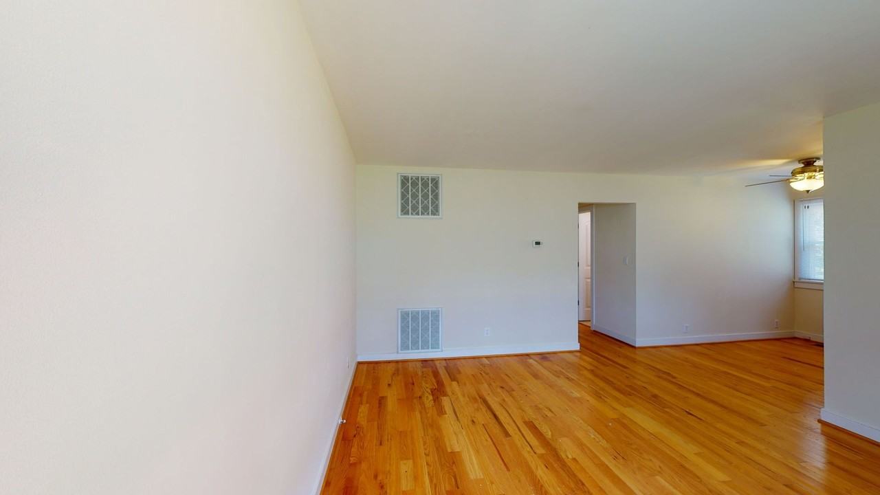 5677 Myrtle St - Photo 6 of 37