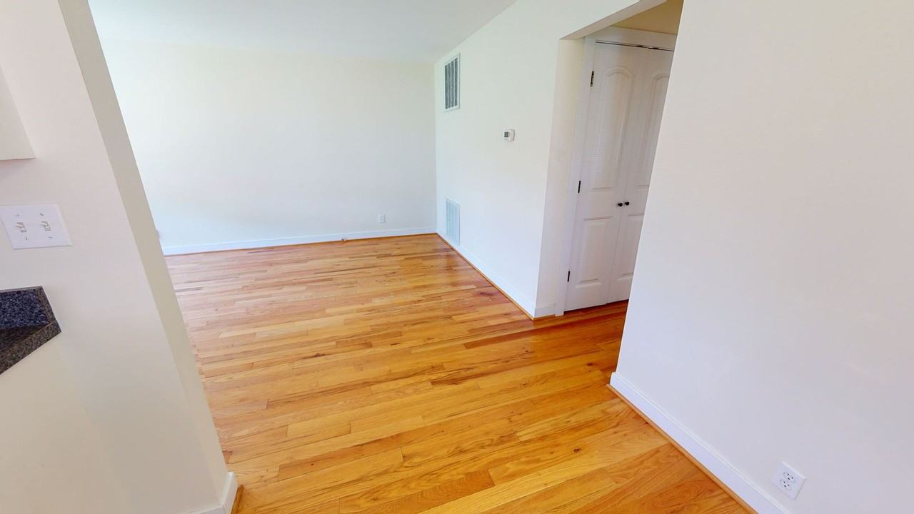 5677 Myrtle St - Photo 7 of 37