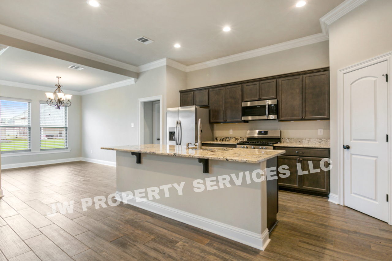612 612 Clairborne Trails Drive - Photo 3 of 14