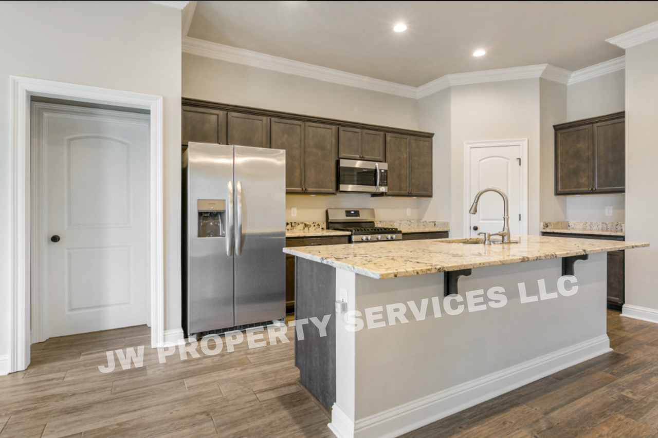 612 612 Clairborne Trails Drive - Photo 4 of 14