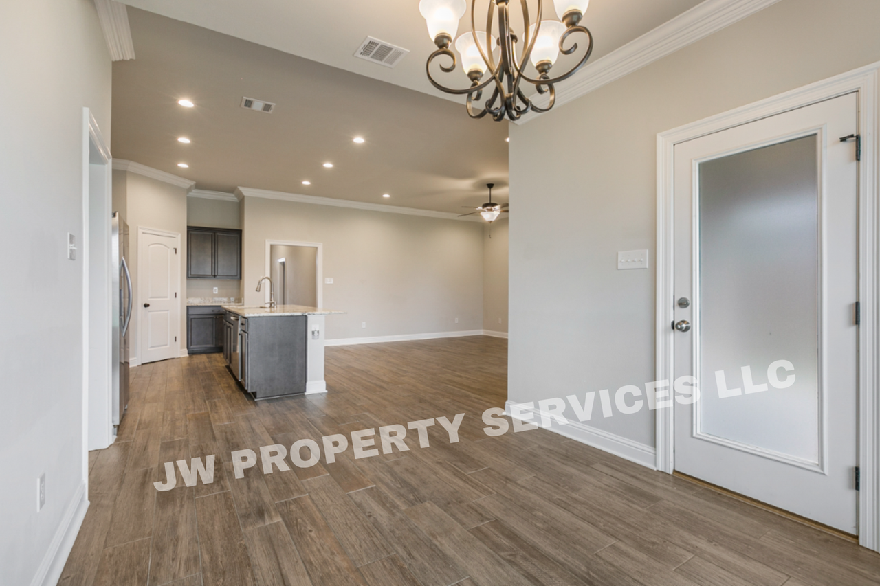 612 612 Clairborne Trails Drive - Photo 5 of 14