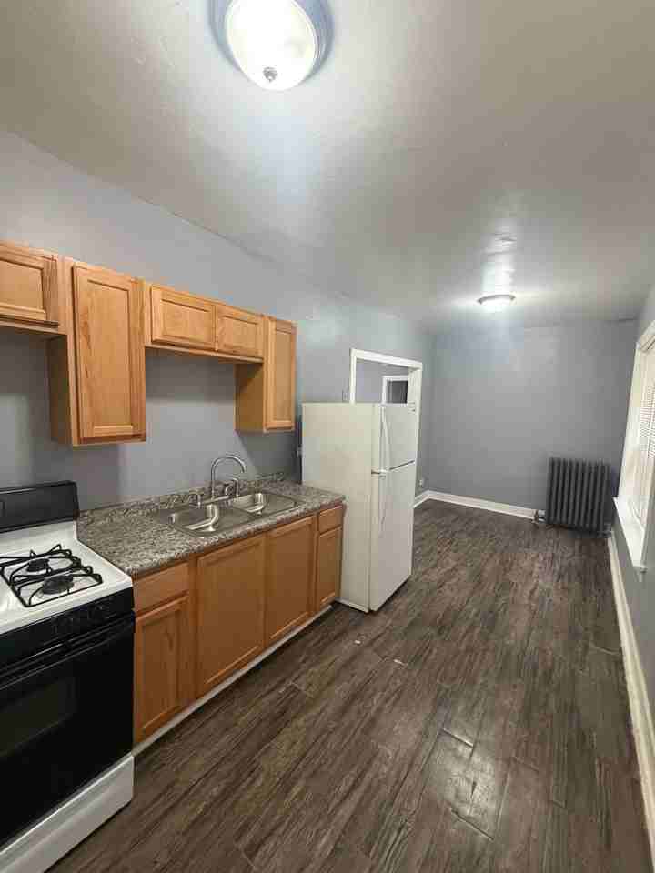 7601 S Kingston - Photo 6 of 20