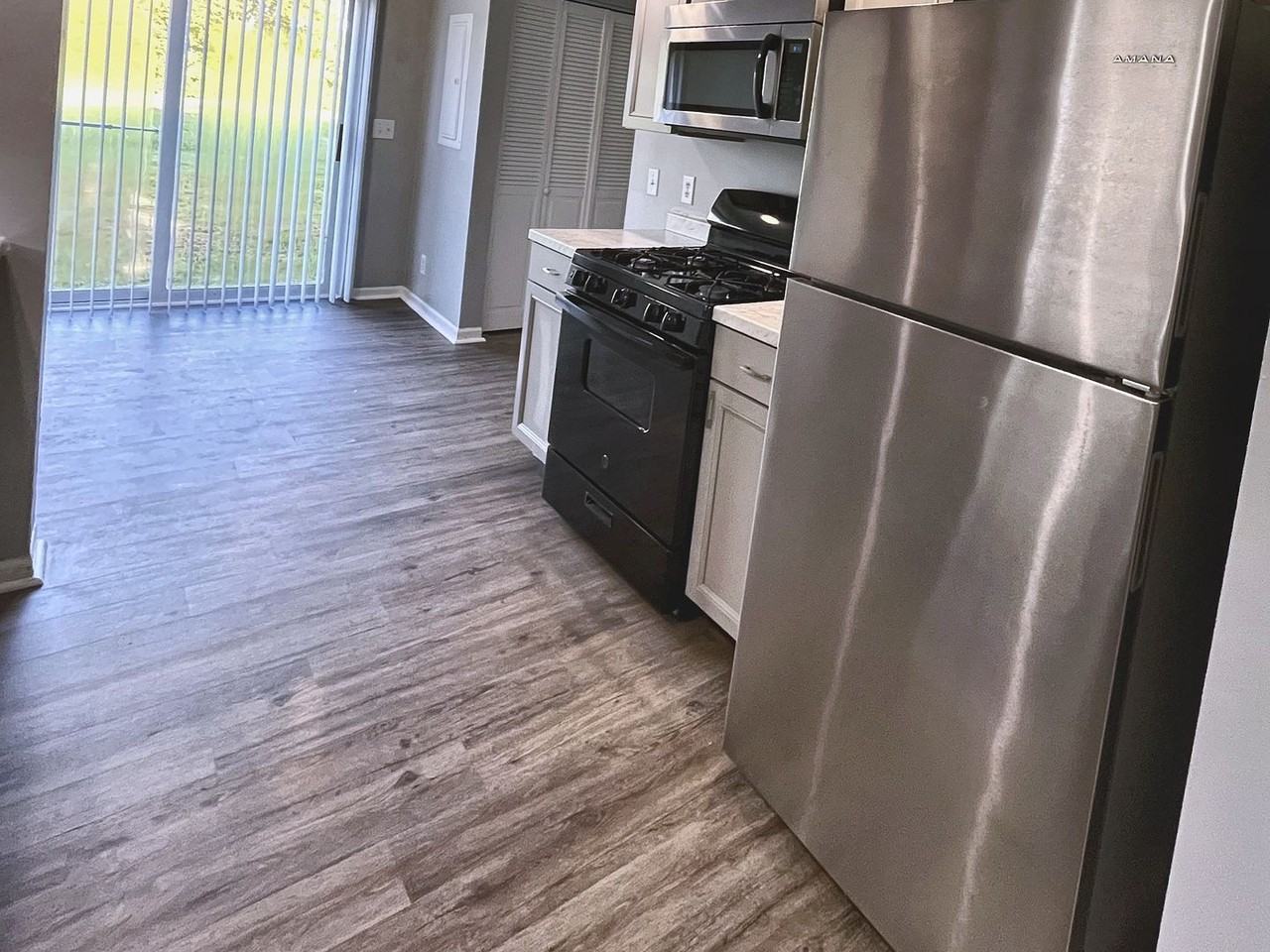 527 S Shaffer St - Photo 4 of 15