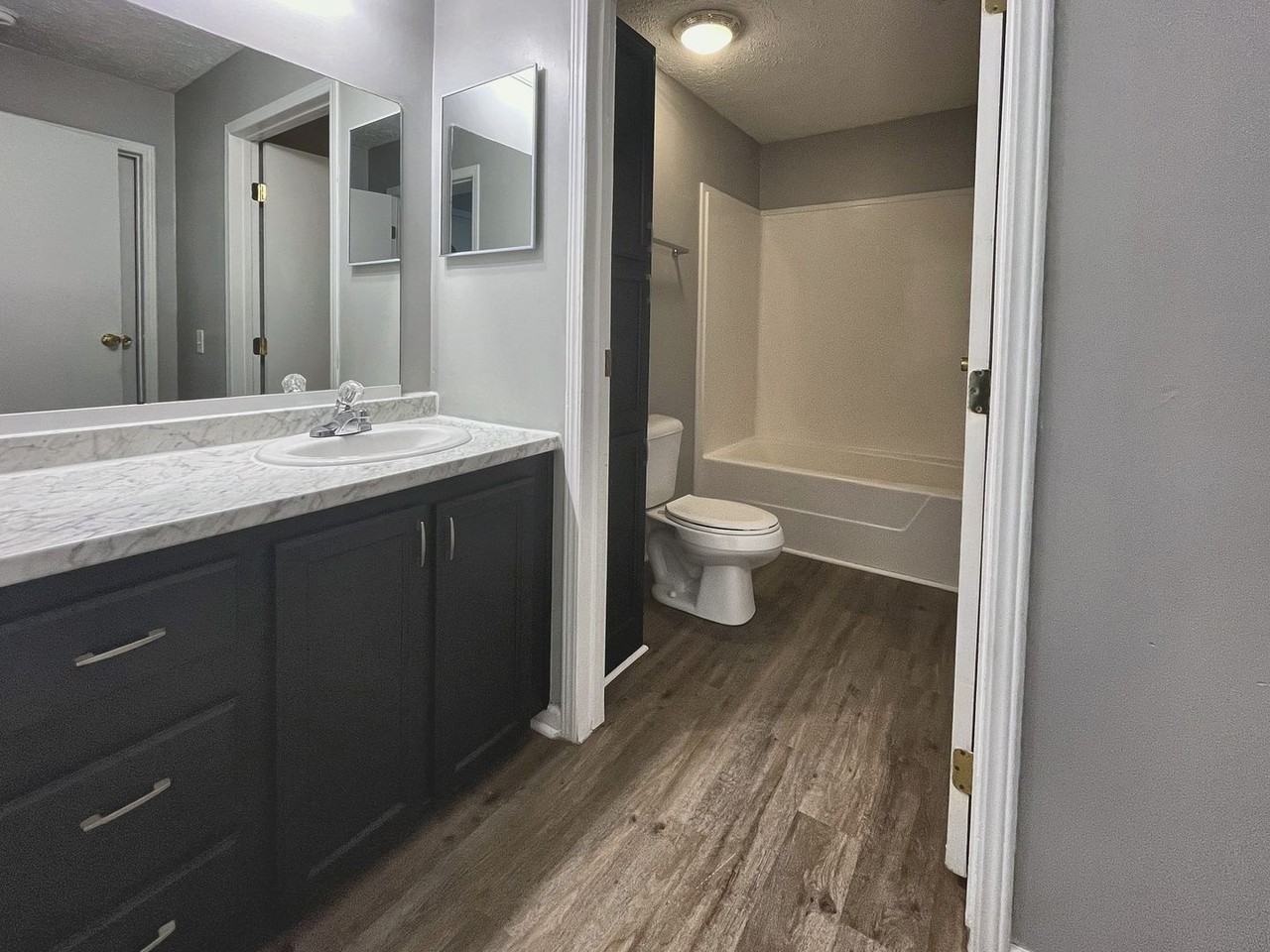 527 S Shaffer St - Photo 6 of 15