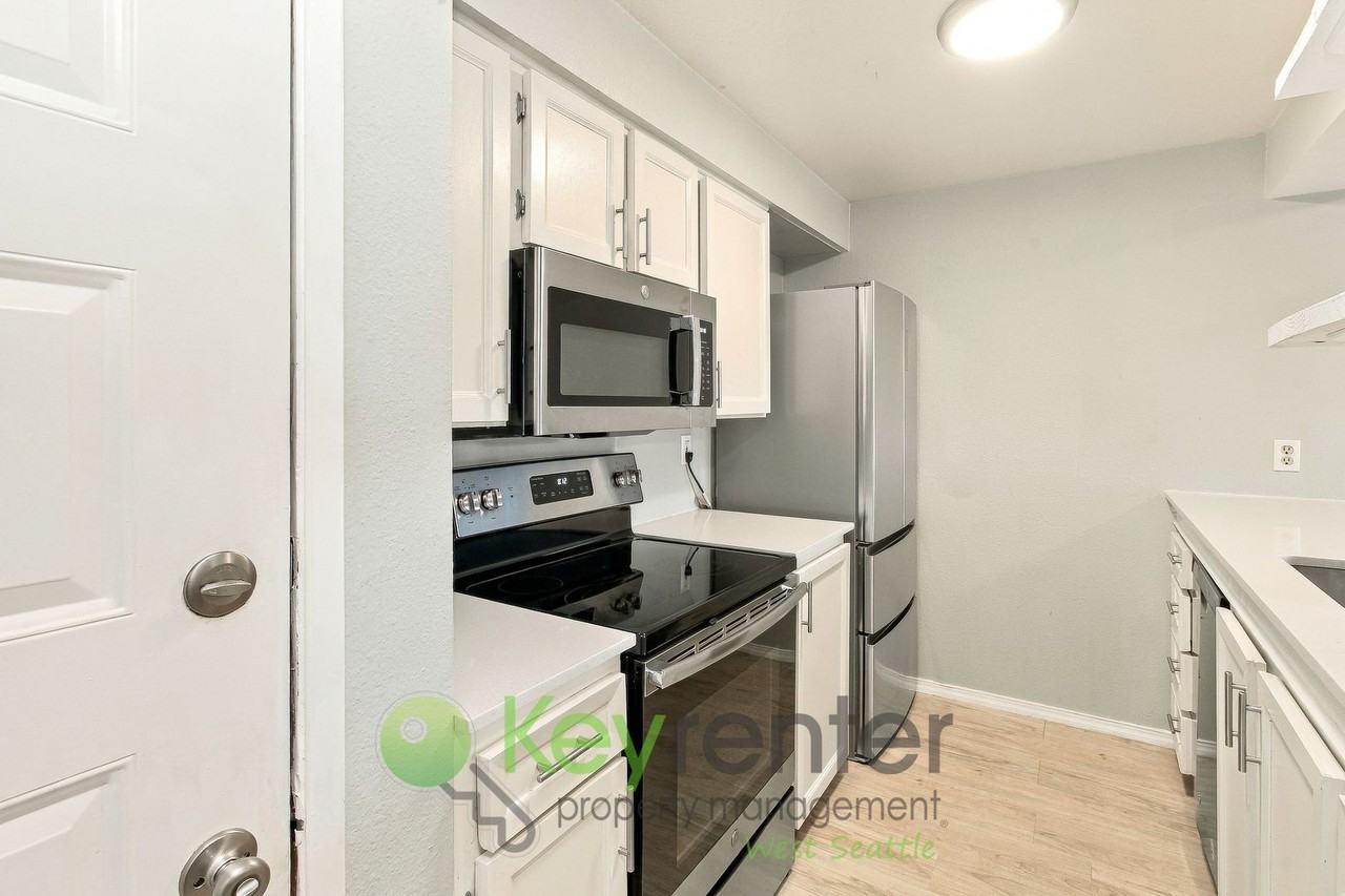 12600 57th Ave S - Photo 4 of 17