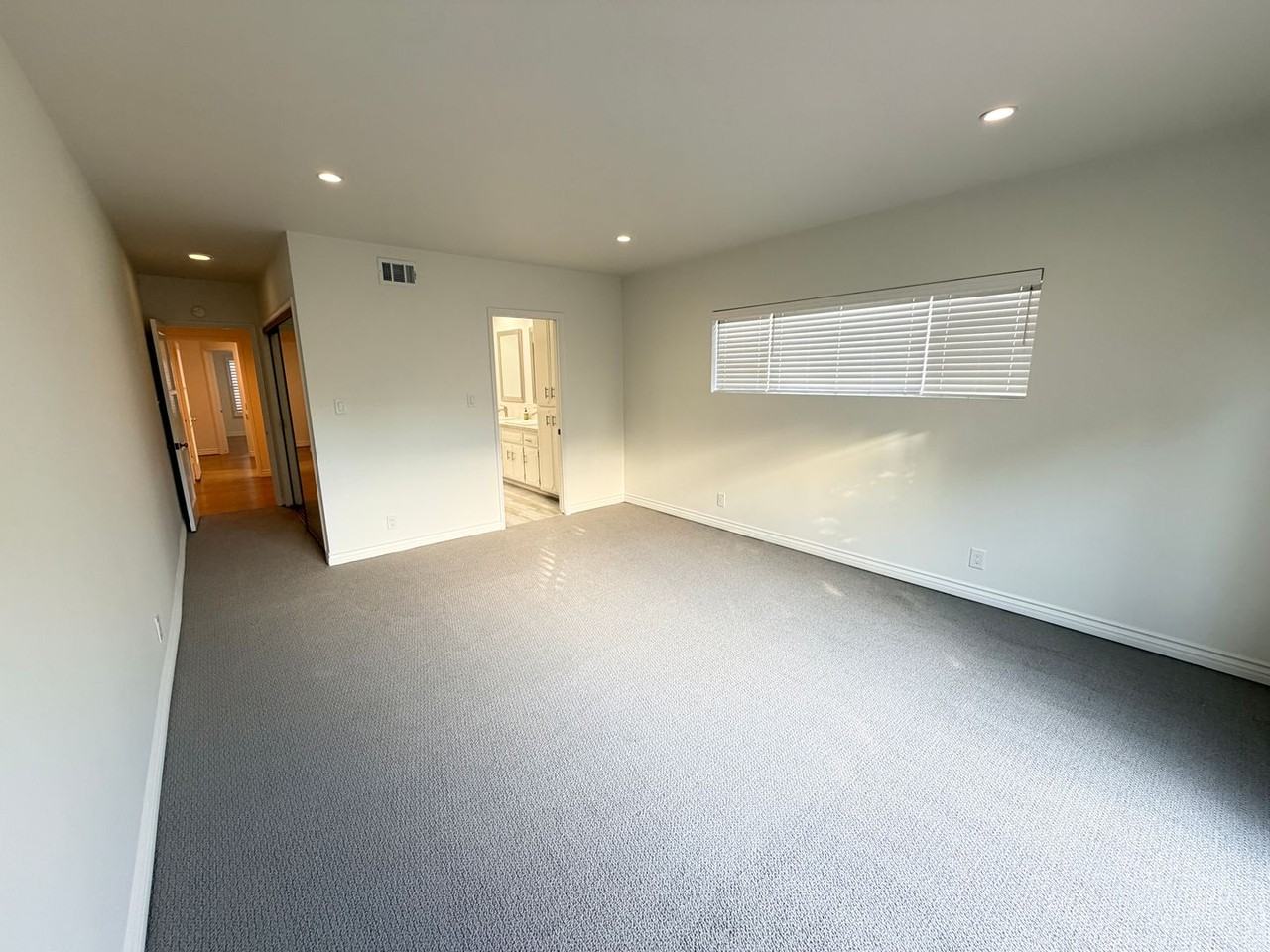 8046 Dunfield Ave - Photo 4 of 19