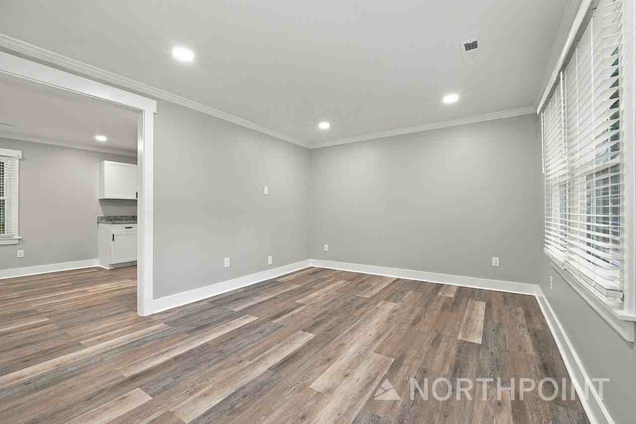 7124 Sherbourne Dr - Photo 2 of 10