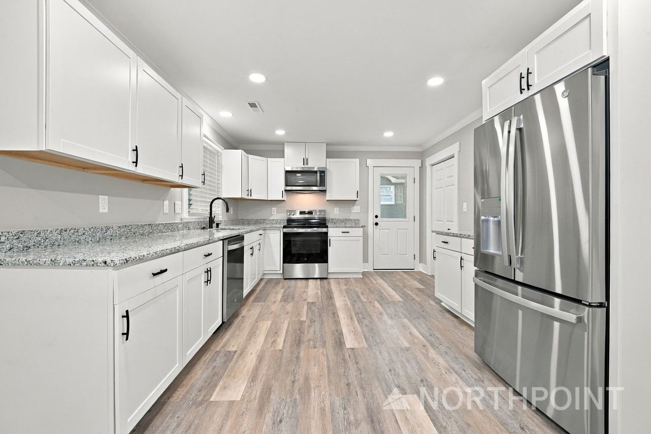 7124 Sherbourne Dr - Photo 5 of 10