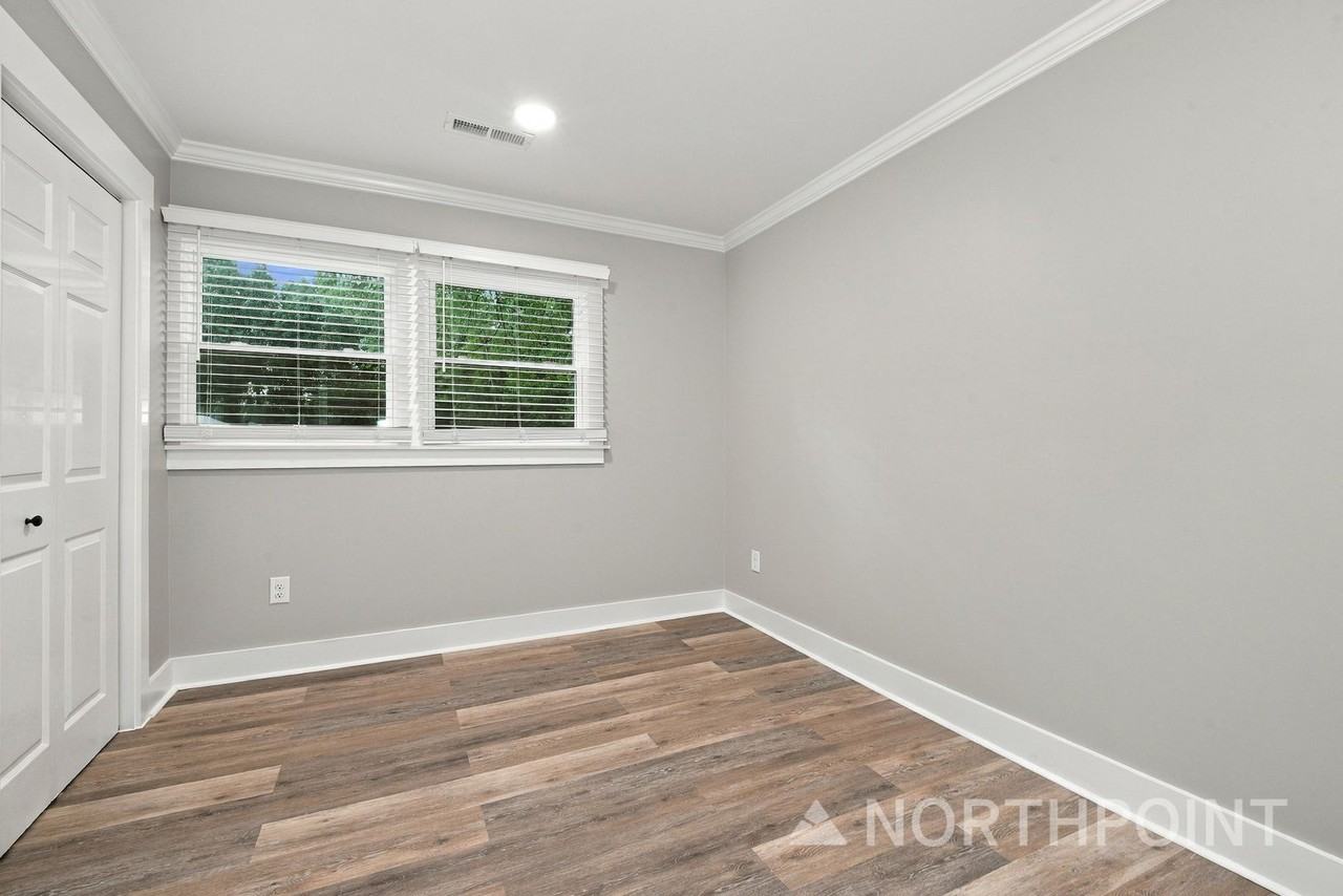 7124 Sherbourne Dr - Photo 7 of 10