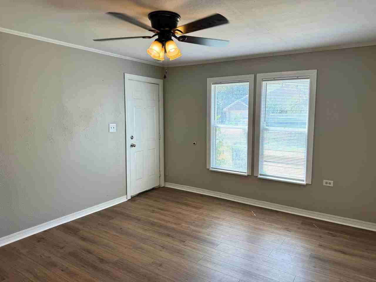 1522 Blonde St - Photo 3 of 24