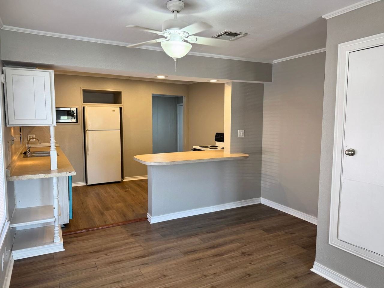 1522 Blonde St - Photo 5 of 24