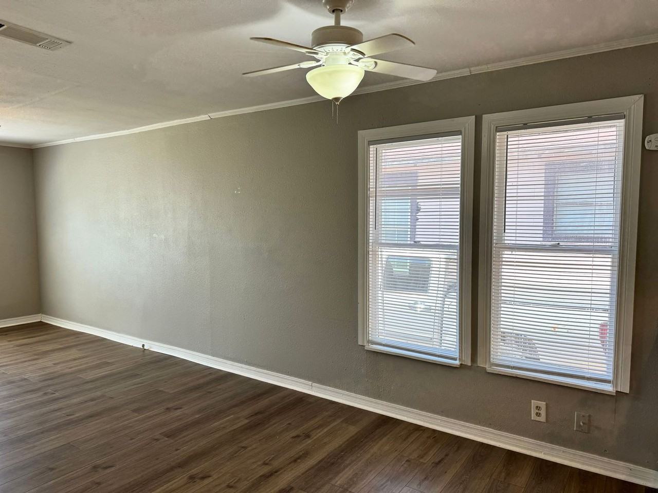 1522 Blonde St - Photo 6 of 24