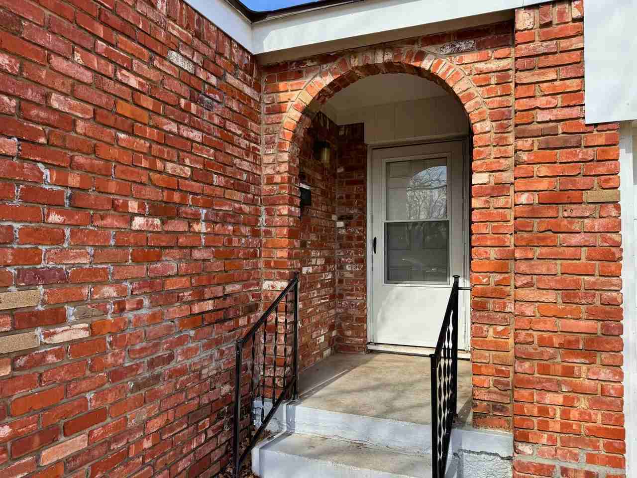 2942 Boren Ave - Photo 2 of 26