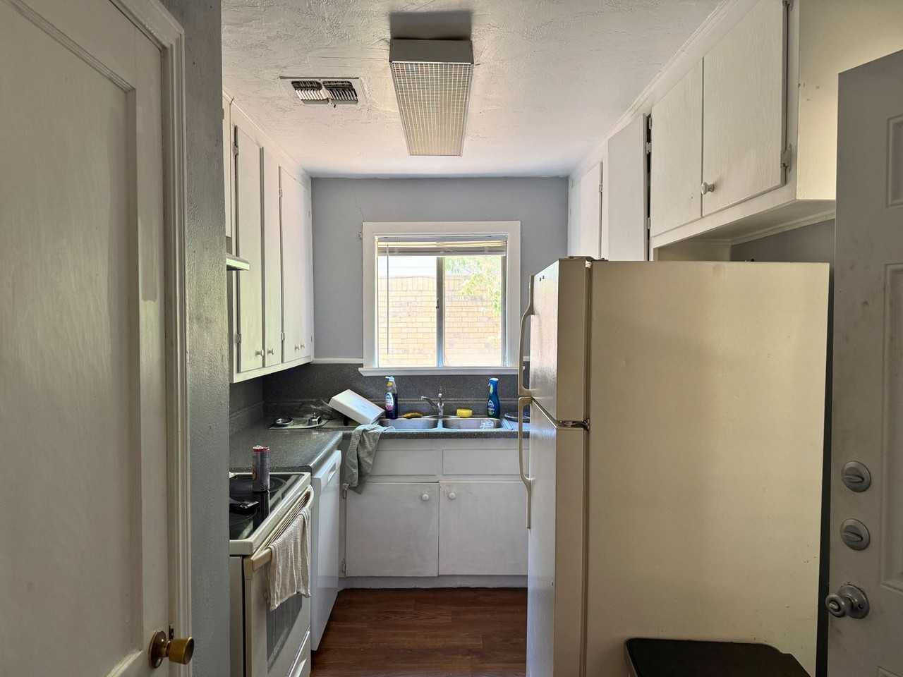 2942 Boren Ave - Photo 6 of 26