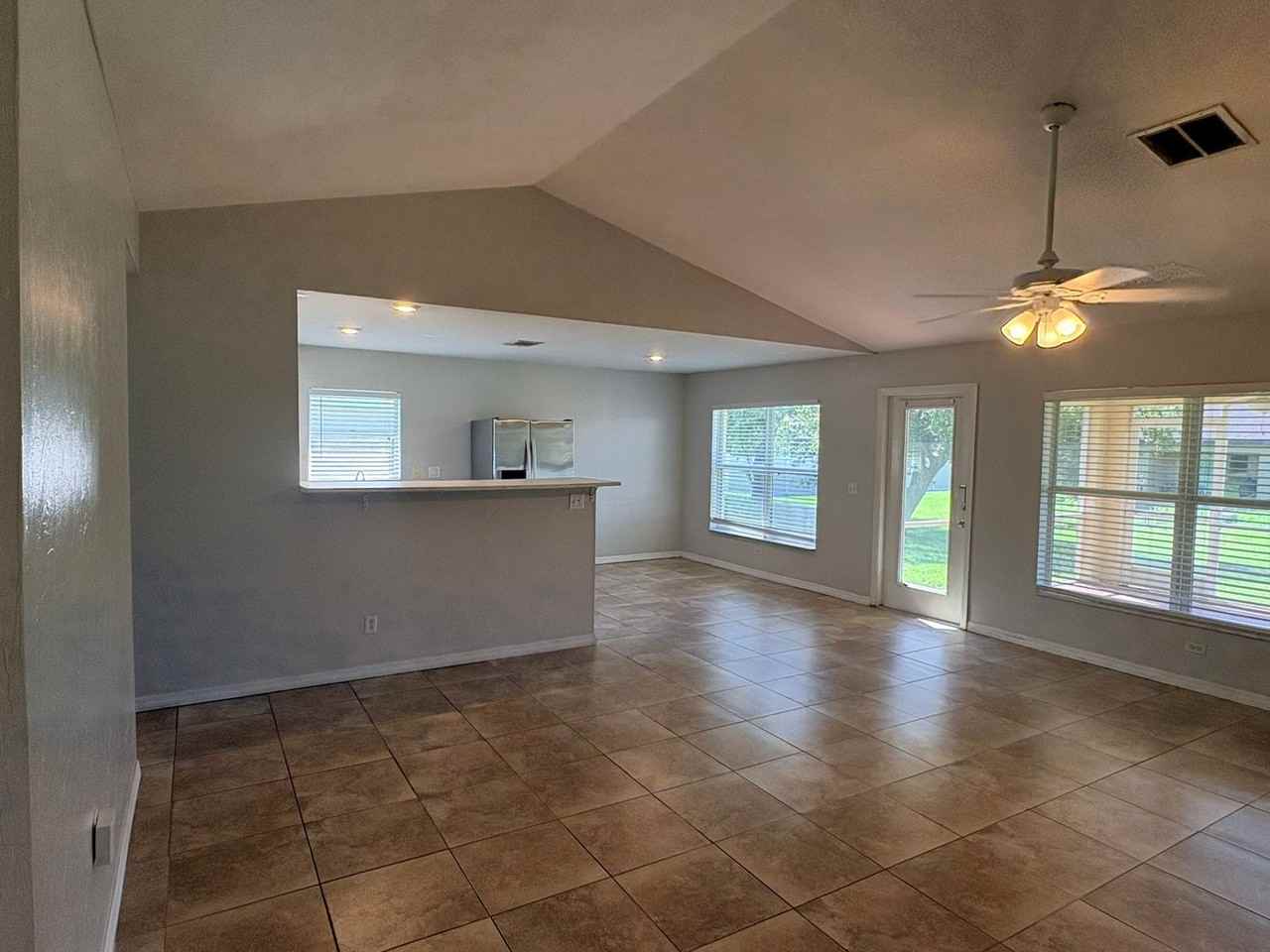 1732 Sw 21st Ln - Photo 3 of 35