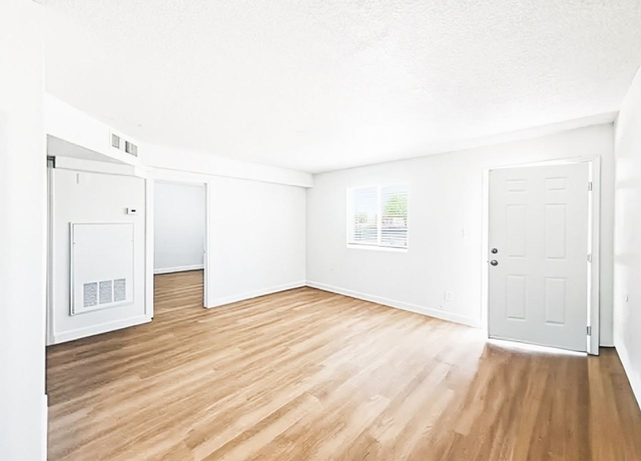 2615 E Greenway Rd - Photo 2 of 6