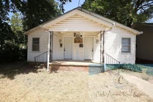 featured image of 818 W Matthews Ave