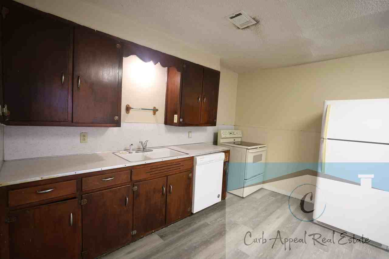 818 W Matthews Ave - Photo 2 of 9