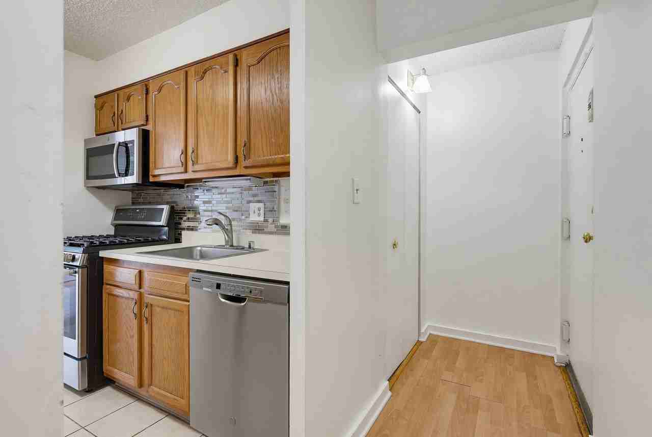 5911 Tamar Dr #6 - Photo 4 of 34