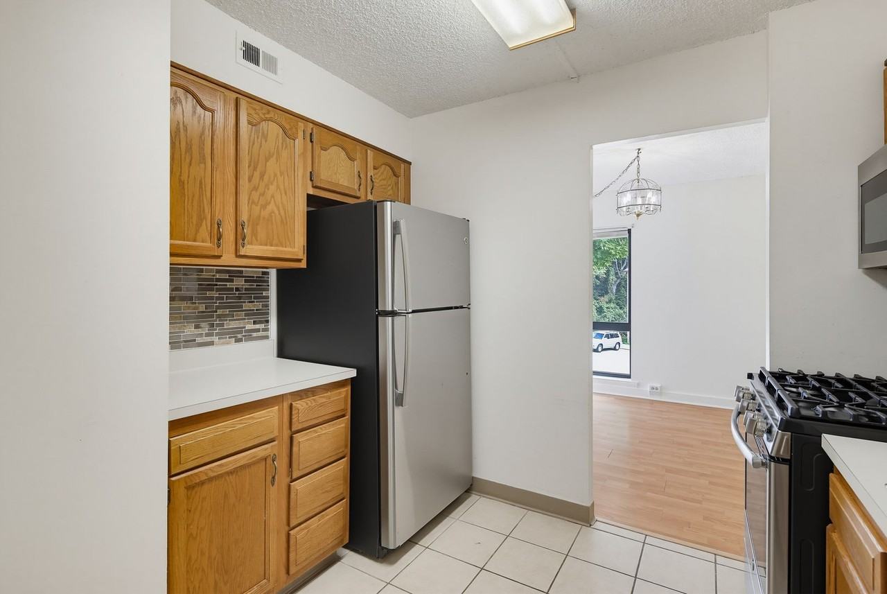 5911 Tamar Dr #6 - Photo 7 of 34