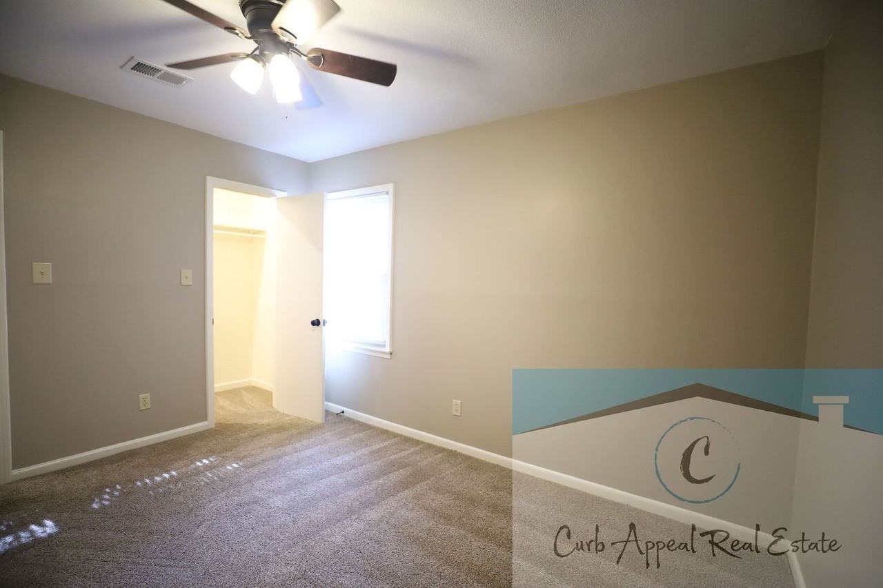 1616 Shady Grove Rd - Photo 3 of 12
