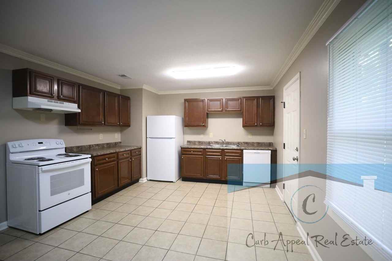 1616 Shady Grove Rd - Photo 7 of 12