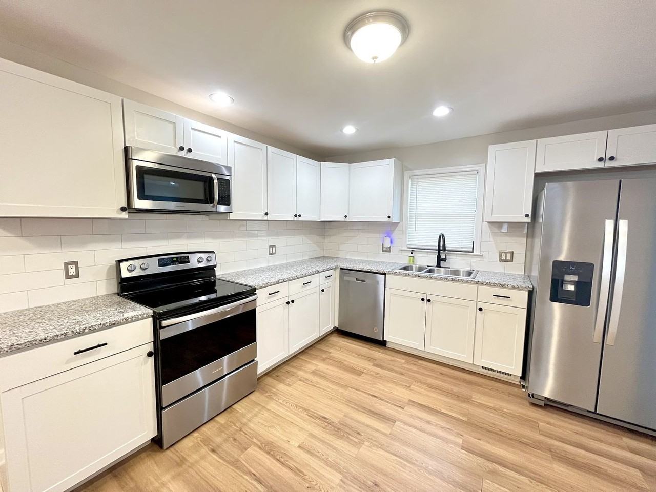 907 Idlewild Dr - Photo 5 of 17